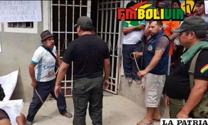 Un efectivo fue “chicoteado” por no recibir una denuncia /FMBolivia