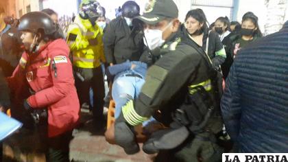 Bomberos y la Policía socorrieron a los heridos 
/LA PATRIA
