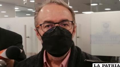 El vocero Jorge Richter con los medios de comunicación /erbol