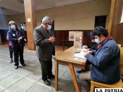 El proceso de votación de los docentes /UTO