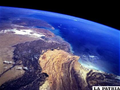 “Según la evidencia que encontramos, parece que la tectónica de placas es un proceso mucho más probable que haya ocurrido en la Tierra primitiva”, dijeron los científicos