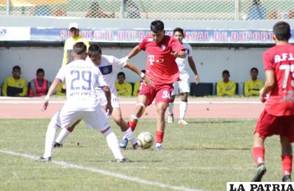 AFIZ y EM Huanuni se perjudicaron con el empate /Kevin Bellot