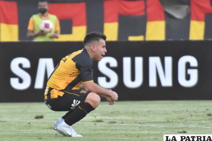Henry Vaca observa cómo los de Guabirá logran un buen resultado en Achumani /APG