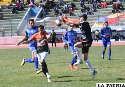 Leytón fue una de las figuras en Escara para mantener el 0 hasta cerca del final del partido /LA PATRIA