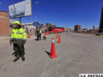 Primer día de reordenamiento en la Estación de Autobuses Oruro /LA PATRIA