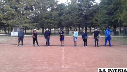 Los tenistas universitarios nuevamente en acción /LA PATRIA