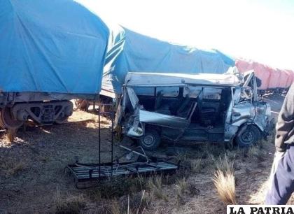El minibús tiene daños materiales /Nuestras provincias La Paz