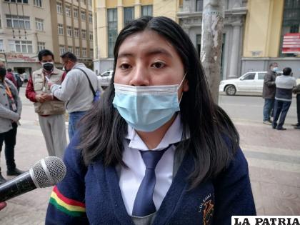 Milka López de la Unidad Educativa Nacional Bolivia /LA PATRIA