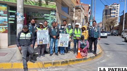 Funcionarios, policías y universitarios que participaron de la campaña /LA PATRIA