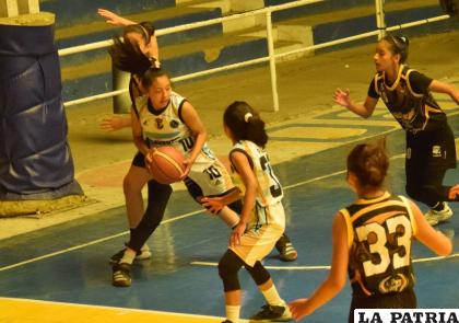 Madelein Tupa fue una de las jugadoras clave en el cuadro de Saavedra /LA PATRIA