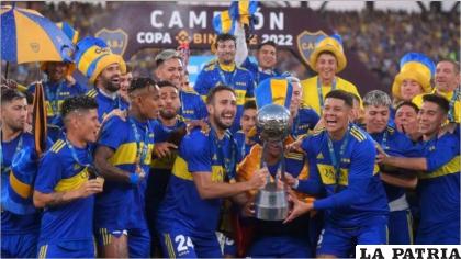Celebran los jugadores de Boca el título obtenido este domingo /tycsports.com
