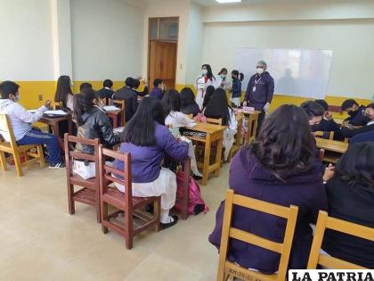 Vacunación contra el Covid-19 en la población estudiantil /SEDES
