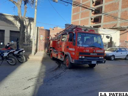 Bomberos sofocó el incendio y evitó daños mayores /LA PATRIA
