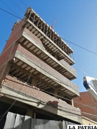 El edificio donde ocurrió la interrupción eléctrica en el centro de la ciudad / ENDE DeOruro