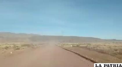 Faltan dos tramos para completar la Ruta F-31 dentro el departamento de Oruro /CAPTURA DE VIDEO