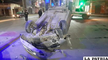 El carro terminó volcado en la avenida del Ejército y Tejerina 
/LA PATRIA