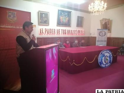 El secretario Ejecutivo del STPO, Juan Carlos Yapari durante el acto / LA PATRIA 