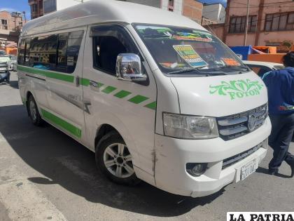 El minibús impactó a plena luz del día  /LA PATRIA
