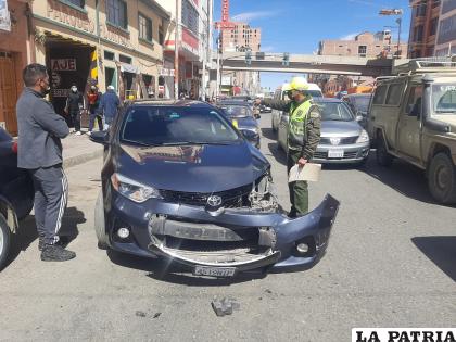 La vagoneta oscura quedó con mayor daño /LA PATRIA