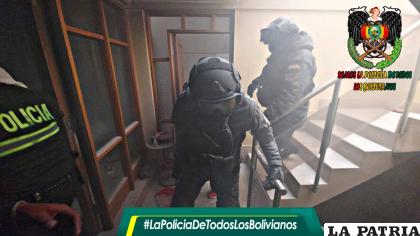Uniformados de la Policía lograron sofocar el incendio 
/Comando de la Policía de Oruro