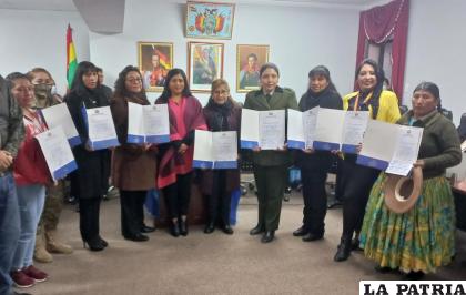 Varias madres orureñas recibieron el reconocimiento de la BPO /LA PATRIA
