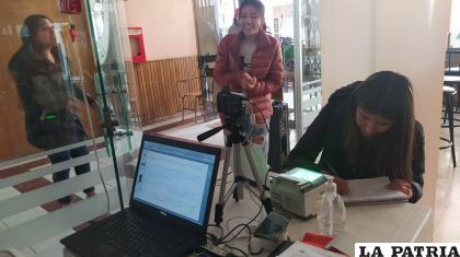 Los jóvenes en el proceso de registro en el padrón /TEDO