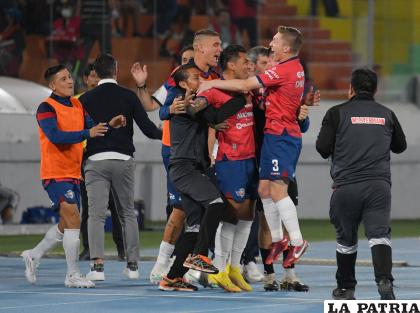 Los â€œaviadoresâ€ celebraron a lo grande el triunfo ante Palmaflor /APG