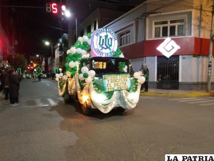 El Oblitas desfiló la noche del domingo por la ciudad /LA PATRIA