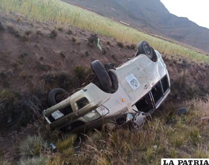 El coche siniestrado a un lado de la ruta /LA PATRIA