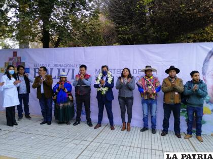 Ministro de Salud Jeyson Auza entrega ítems en Oruro /LA PATRIA