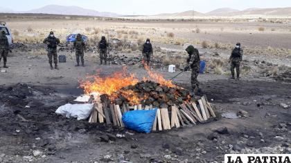 Efectivos de la Felcn destruyeron los bloques de droga /Archivo LA PATRIA