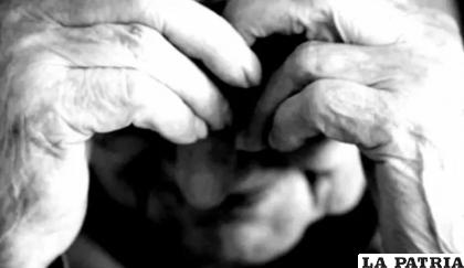 La víctima refirió que su nieto la amenazó con un machete 
/Referencial
