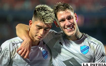 Gabriel Villamil y Bryan Bentaberry celebran el triunfo logrado Asunción /Club Bolívar
