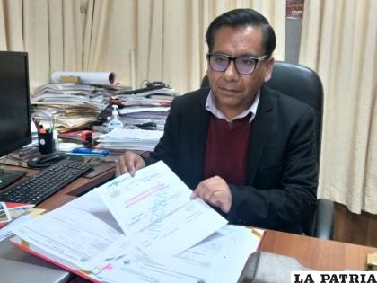 Secretario de Planificación de la Gobernación, Abdon Flores, muestra informe presentado ante la Asamblea  /LA PATRIA
