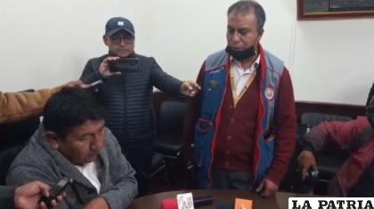 Periodistas se reúnen con el Gobernador. /ANF.