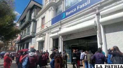 Frontis del Banco Fassil /Brújula Digital