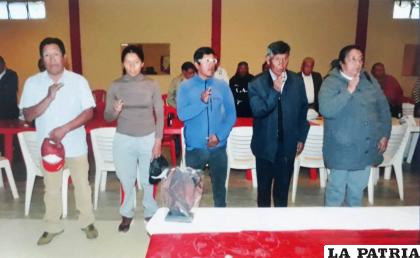 Durante la posesión de la nueva directiva de Independiente
 /LA PATRIA