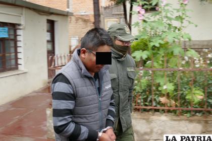 El adoptante del bebé fue aprehendido el viernes en la mañana 
/ LA PATRIA