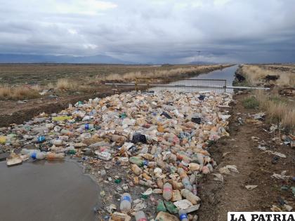 Los residuos que se recogieron de las rejillas, no llegaron al Lago Uru Uru como usualmente sucede /LA PATRIA