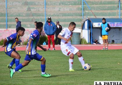 En Oruro el partido tuvo poco de amistoso y termino suspendido /LA PATRIA
