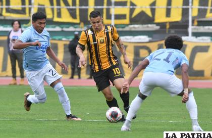 Michael Ortega intenta burlar a sus marcadores /APG