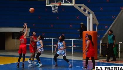 Juventud logró un triunfo valioso ante Saavedra en la rama femenina /LA PATRIA