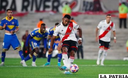 Miguel Borja de penal le dio el triunfo a Rivel Plate /infobae.com