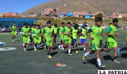 El equipo de Poopó con dificultades antes del inicio de la Copa? Simón Bolívar? /LA PATRIA