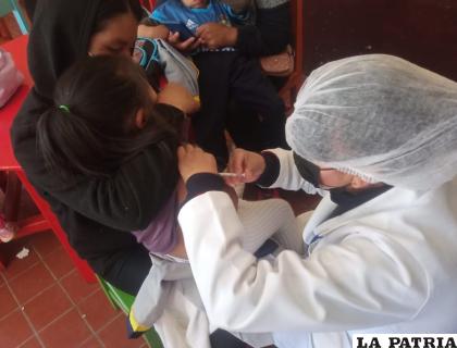 Se prioriza la vacunación del esquema regular en niños /SEDES