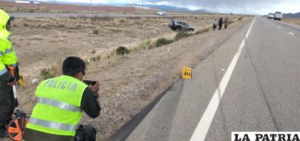 Policías en pleno trabajo de campo /LA PATRIA
