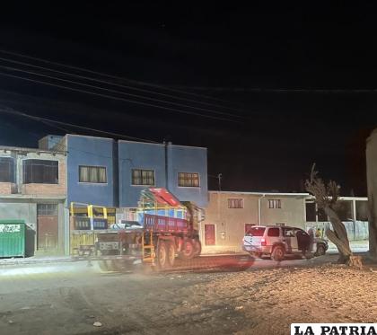 El camión es trasladado a la ciudad de Oruro /LA PATRIA

