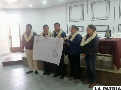 Entrega de planimetría aprobada a la Urbanización Bustillos /LA PATRIA