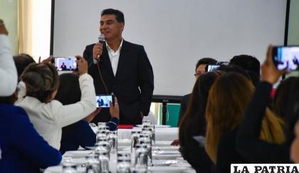 Gobernador Johnny Vedia homenajeó a la prensa 
/GADOR
