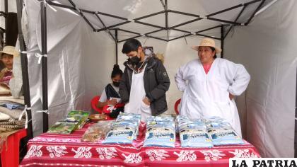 Buscan asegurar mercados para productos hechos de camélidos /LA PATRIA 
